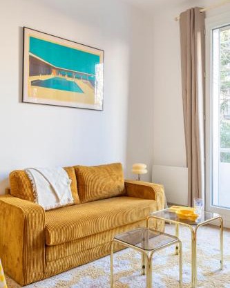 Petit jaune, T2 centre ville Marseille avec balcon