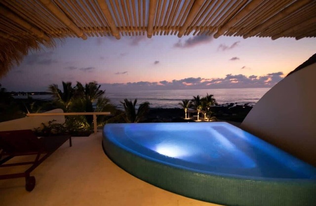 PH Aba: Luxurious and Tropical Beachfront Penthouse