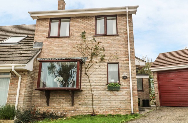 PHENESTS, pet friendly, country holiday cottage in Falmouth