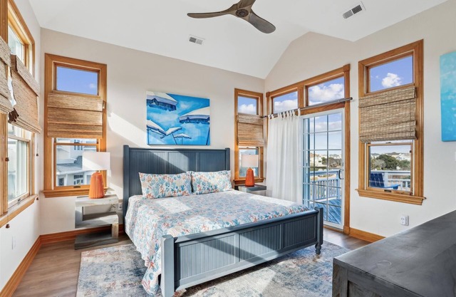 PI-4 "Don't Blink" Saturday-Saturday Private pool! Hot tub! Minutes to the beach!