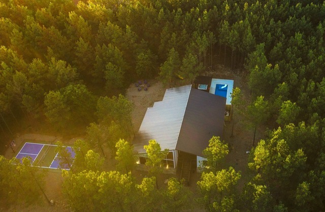 ★ Pickleball Court + Pool + Hot Tub - Sleeps 20! ★