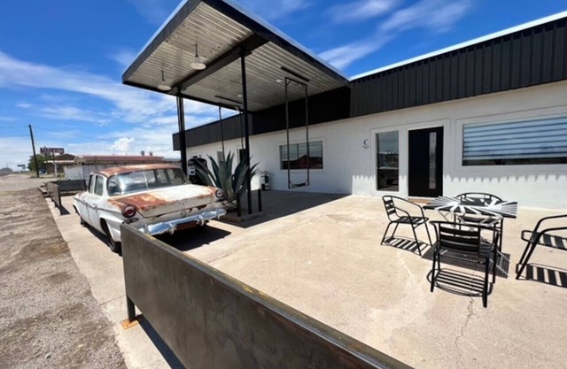 Pik-Pak B - "Service Station"