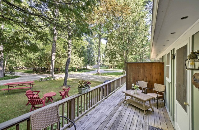 'Pine Cottage' Duplex w/Deck: Walk to State Park!