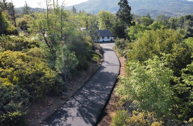 Pine Ridge View – Mountain Hideaway Close to Town, Private, Gated, VIEWS, PetsOK