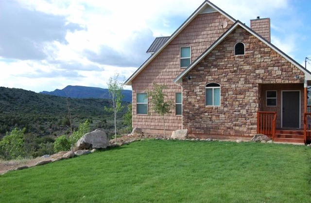 Pine Valley Mountain Cabin — Relax, Explore, Unwind