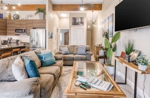 Pinewild Retreat | Sauna, Decks & Beach | Sleeps 6