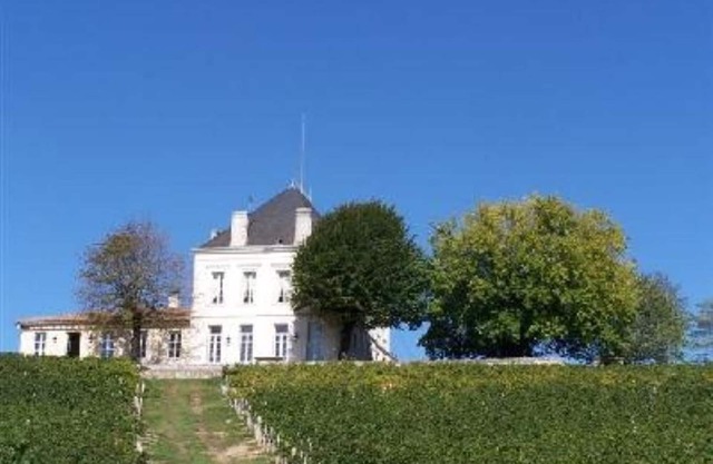 Pink room with 4 windows: quiet, peaceful, chic, incredible view, all comfor