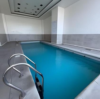 Piscina con olas 403
