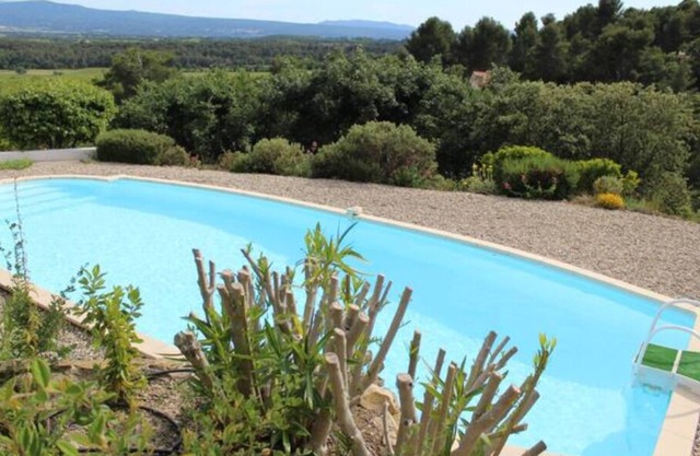Piscine et Jacuzzi au cœur de la Sainte Victoire