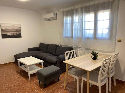 Piso grande de 120 m2, a 15' de la playa en coche