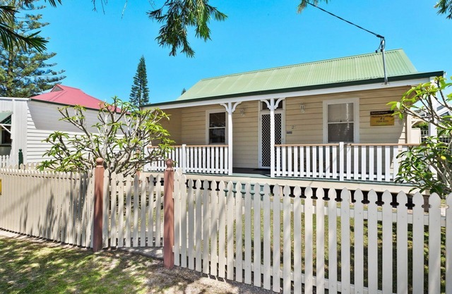 PJ's Cottage - walk to the beach