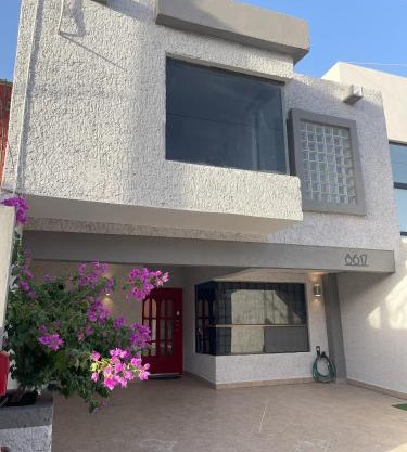 Plácida casa cerca del consulado a 1500 metros del consulado americano