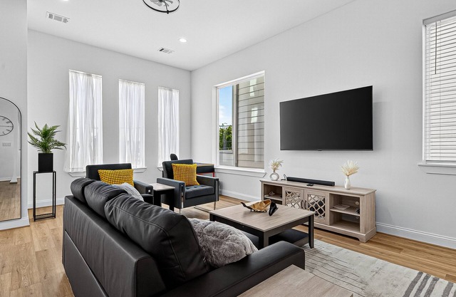 Play, work, relax, repeat: a sleek 3Bd/3.5Ba retreat near Houston’s top hubs.”