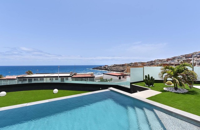 Playa del Hombre MC by VillaGranCanaria