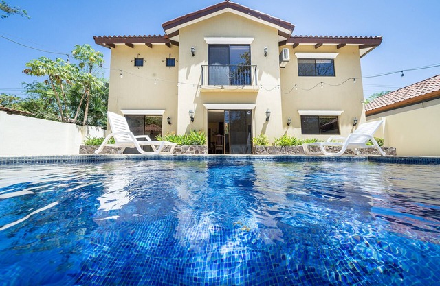Playa Potrero: Comfortable 3 Br, 3.5 Bath house - Casa Luz de Luna