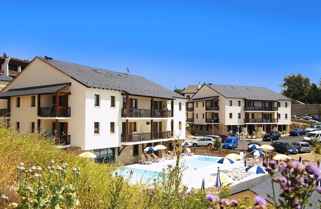 Pleasant Font-Romeu Studio, warm and bright with mountain views