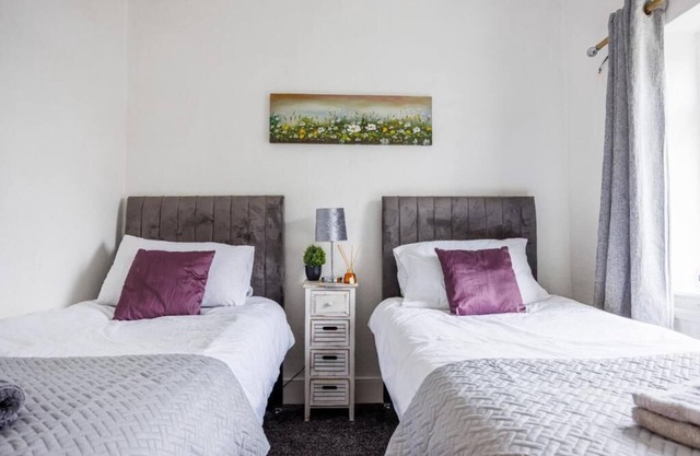 Pleasant & Lovely 2BR City Centre Nr High St by Everhome Ltd