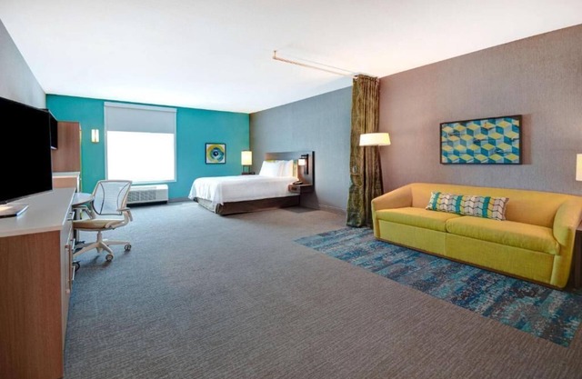 Pleasant Stay, Convenient Location! 3 Convenient Units, Pool, Pets Allowed