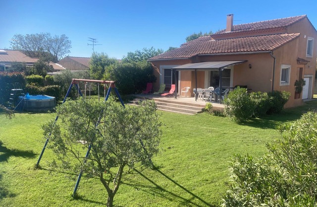 Pleasant, sunny 6-bed villa