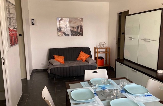 Pleasant type 3 seafront apartment in Lacanau-Océan