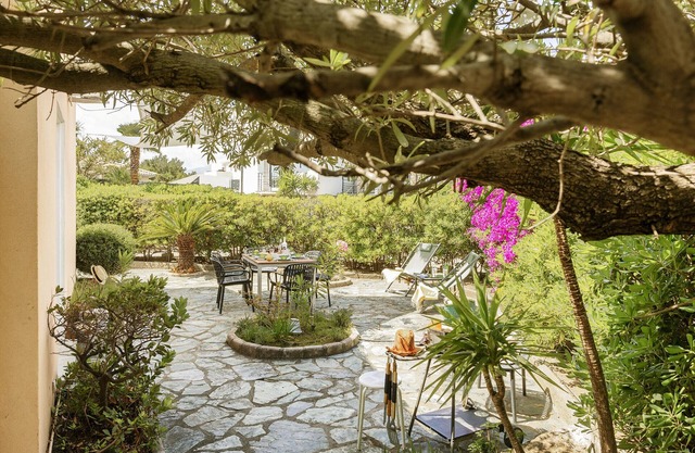 Pleasant villa, with several outdoor spaces, close to Bastia, and the sea.
