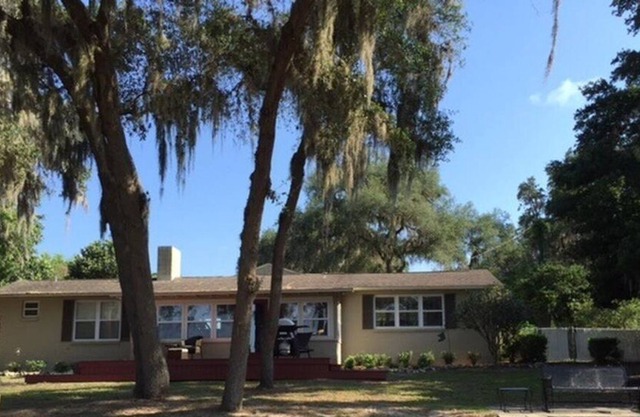 Please relax and enjoy our 2 bedroom 2 bath home on beautiful Lake Swan.