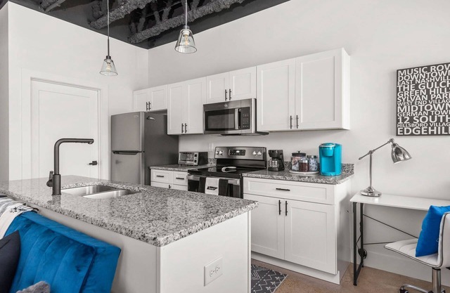 Plus One - Pet Friendly ~ Unique Reclaimed Commercial Space ~ 8 Min to Downtown