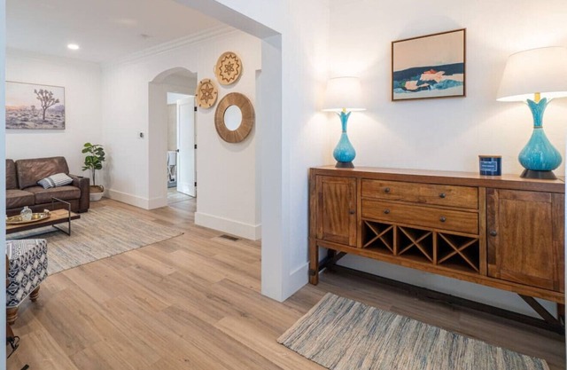 Plush 2-bed apt in Riverside Heights!