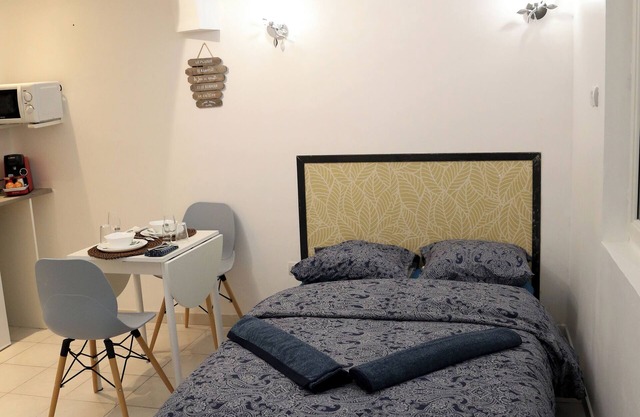 PLUTON 's near the gare station and markets