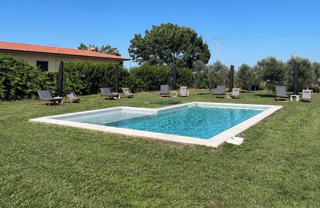 Podere Bianco Farmhouse - villa with swimming pool