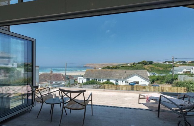POINT BREAK, pet friendly, with open fire in Polzeath