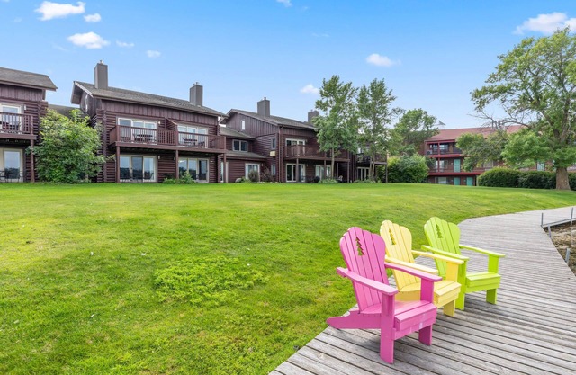 Point Condos 2BR w/Lake Views & Fireplace
