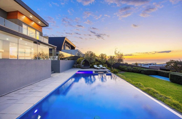 Point Haven Solar Pool, Basketball Court & Views