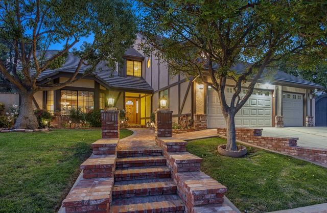 Poltergeist Movie House – Premium Stay with Pool, Hot Tub, Fire Pit & More