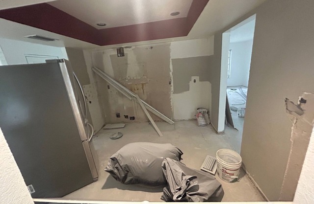 Pompano Beach conveniently located with pool