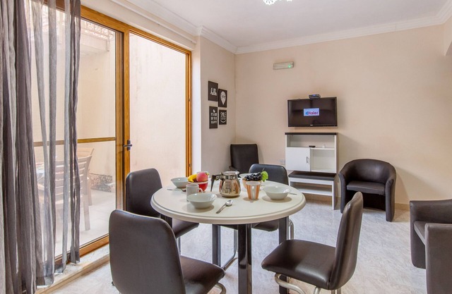 Pool and Sea, charming Merill Apart 1, Mellieha, Malta