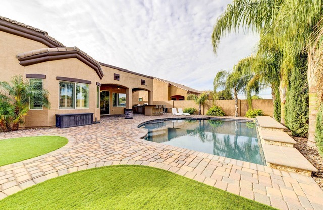 Pool, BBQ & Bar: Family Home in Queen Creek