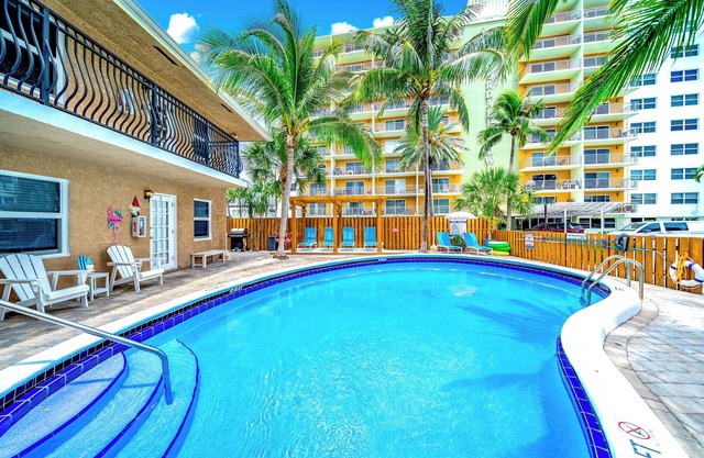 Pool! Coastal Beach Getaway! Walk 2 Beach+Shops!