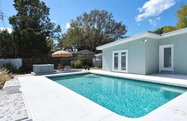 Pool, Hot tub, Close to Beaches, Shopping, More!
