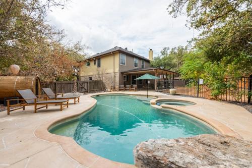 Pool-Hot Tub-Putting Green-Sauna-Arcade-Oasis