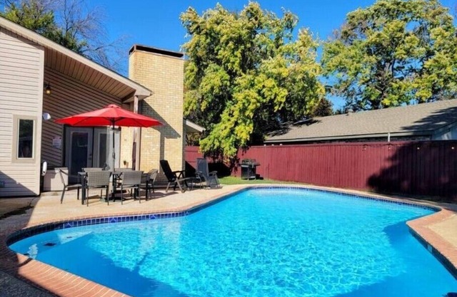 Pool + Jacuzzi: A Gem, The Perfect House of Zen