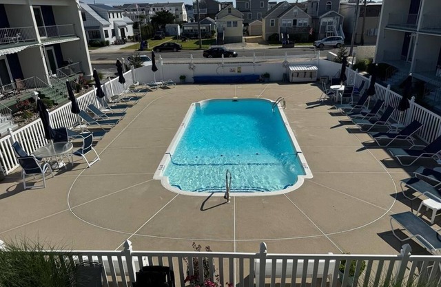 Pool. Smart TV. WiFi. Beach Badges. Beach Chairs Patio.O/S. W/D. 140155
