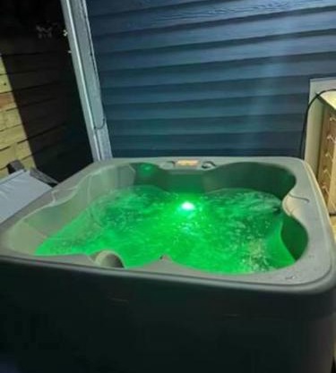 Pool table,Hot tub,Fenced yard,Garage Parking