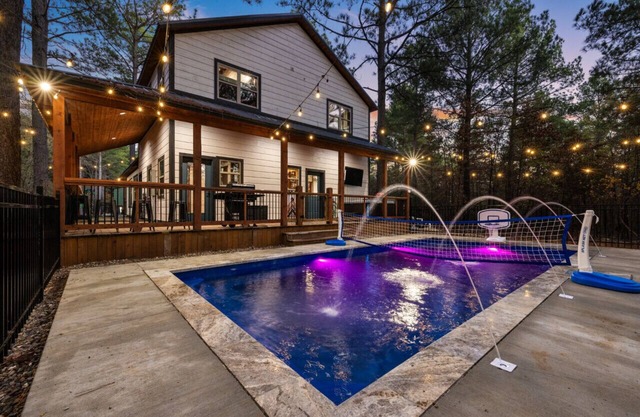 Poolside Par-Tee · Putt & Swim: Mini Golf, Heated Pool & Shuffleboard