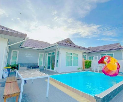 Poolvilla Pattaya by Apiwat