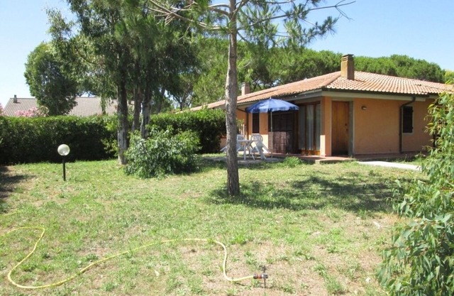 Portion of Villa 5 Sleeps 150mt from Giannella beach