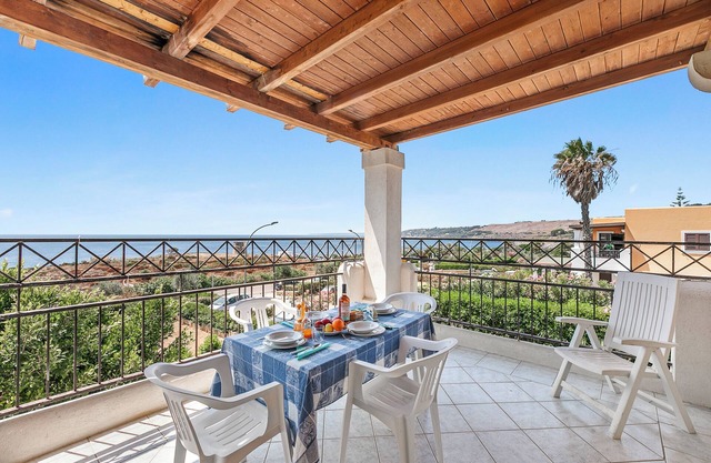 Porto Relax Apartment 2 With Sea View, Santa Cesarea Terme, Italy