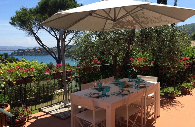 Porto Santo Stefano: House/Villa - Porto santo stefanoHouse with garden