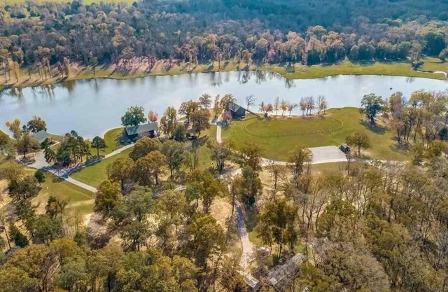 Premier country house with top amenities in Ben Wheeler near Canton Trade Days