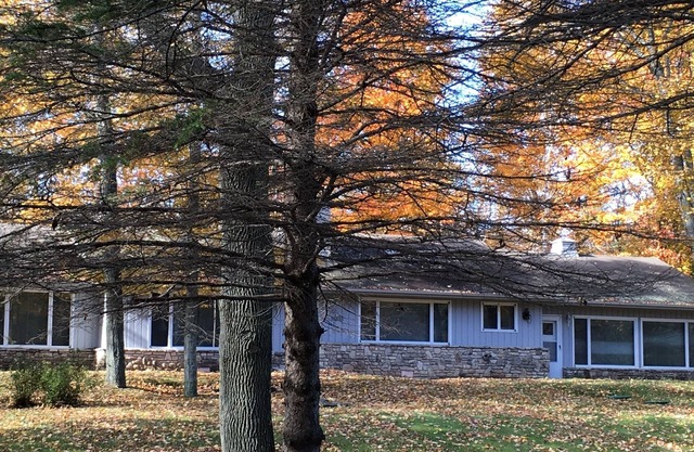 Premier Vacation Rental, Pet Friendly, Walk to Water, Restaurant, Shopping, WiFi